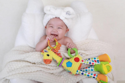 西安三个月宝宝正确抱姿 西安三个月宝宝正确抱姿